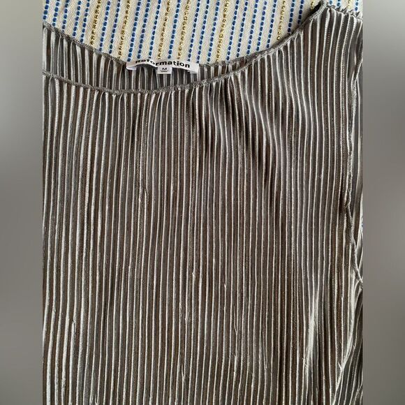 Reformation Gray Metallic Silver Top Pleated Round Neck Sleeveless Sz Médium - Picture 8 of 9